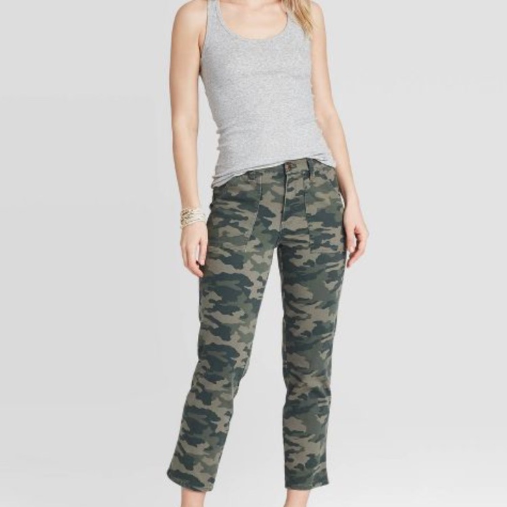 Universal Thread cropped camouflage jeans